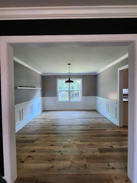 Building Photo - 611 Stagecoach Dr