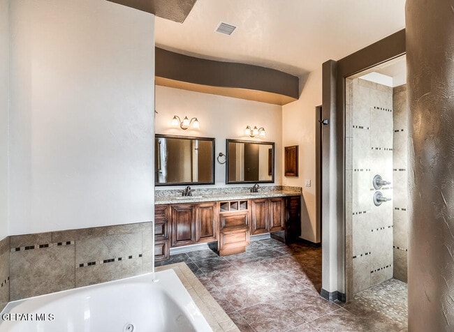 Building Photo - 14213 Meadow Lake Ave