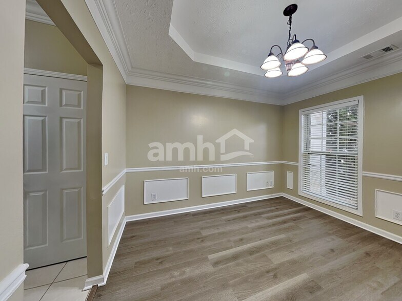 Building Photo - 875 Clairidge Ln