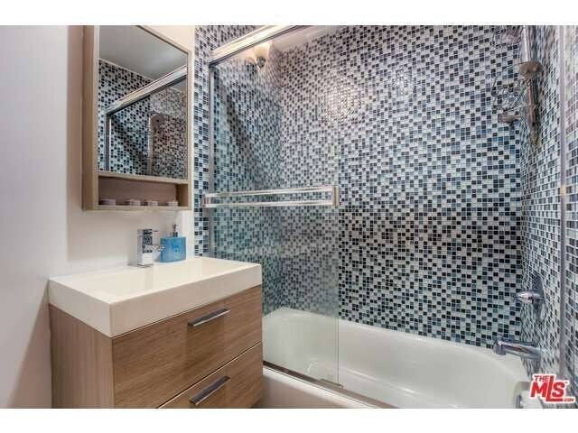 Building Photo - Beautifully Updated Condo in NoHO