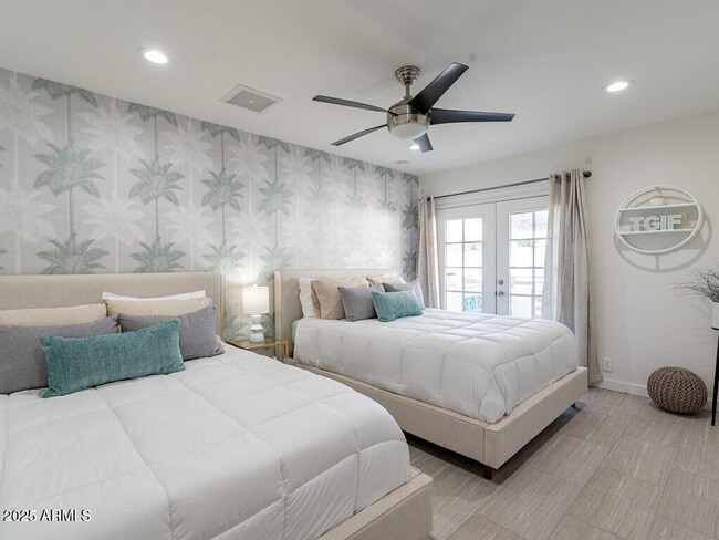 Building Photo - 3302 E Turquoise Ave