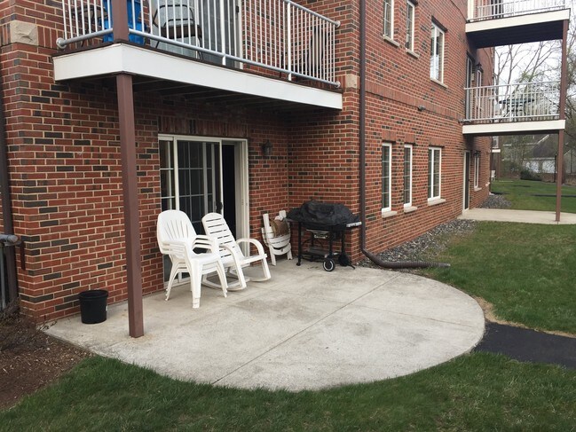 Front porch - 7 Conant Rd
