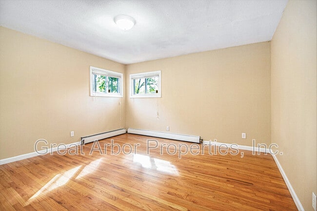 Building Photo - 392 Firwood St