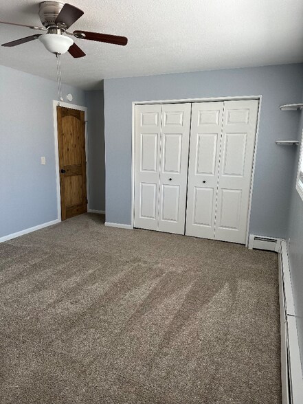 Building Photo - 17634 Meadow Creek Dr