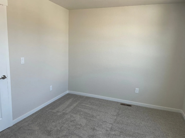 Building Photo - 6840 Starry Night Ln