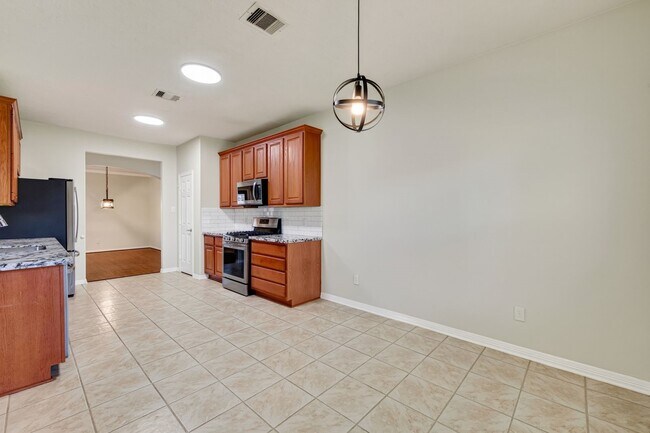 Building Photo - 6118 N Fawnlake Dr
