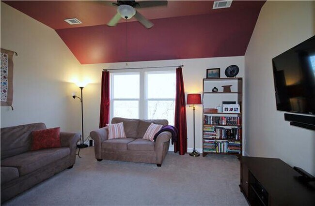 Building Photo - 4236 Longfellow Dr
