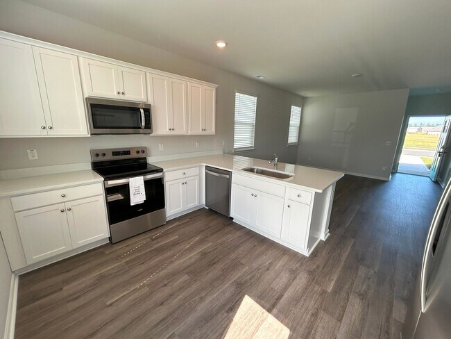 Building Photo - Brand new home with community amenties nes...