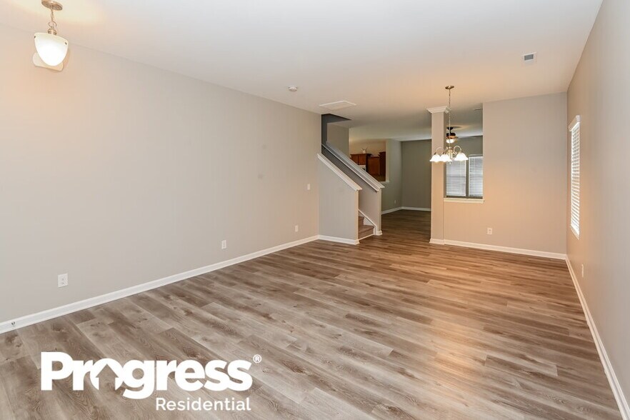 Building Photo - 3343 Saddlebrook Dr