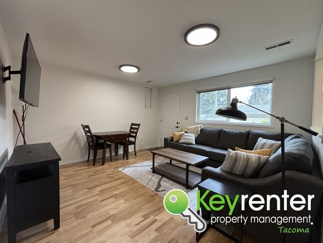 Building Photo - Classic north Tacoma neighborhood ADU unit with character!