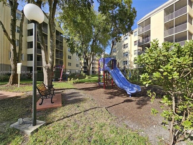 Building Photo - 8363 Lake Dr