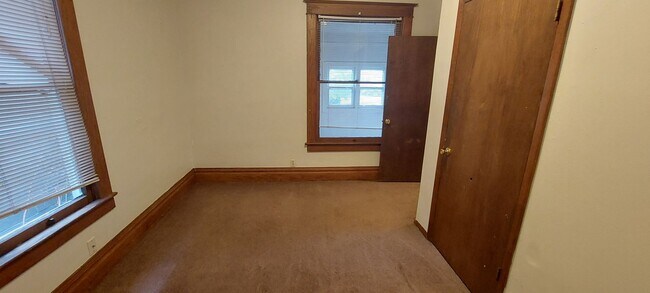 Building Photo - 1610 8th Ave
