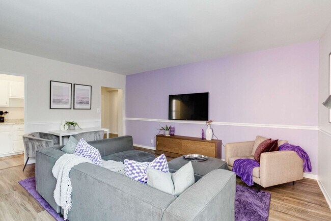 Building Photo - 112 W University Pkwy