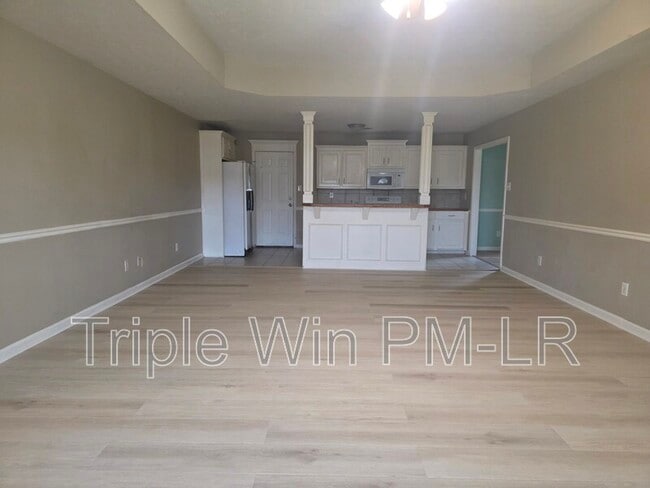 Building Photo - 12 Gold Meadow Loop