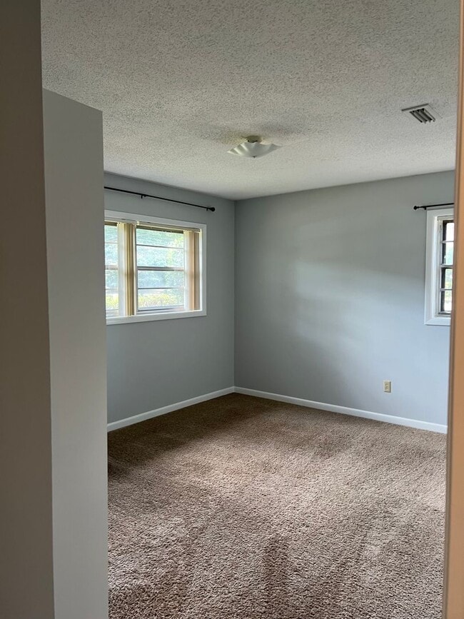 Building Photo - 205 Morgan Ln