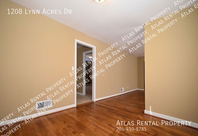 Building Photo - 1208 Lynn Acres Dr