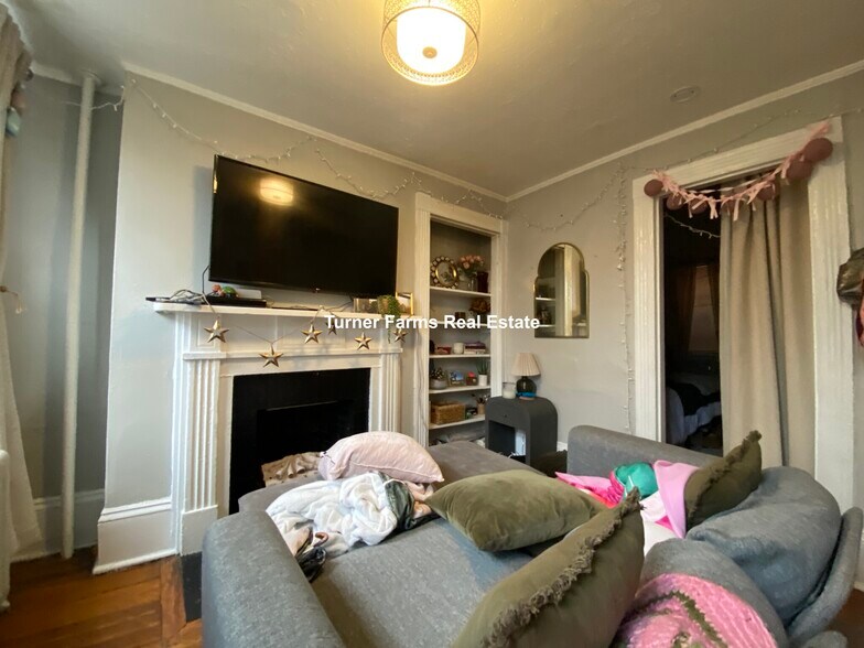 Building Photo - 1 Champney Pl