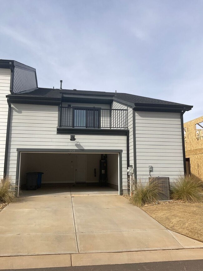 Building Photo - Welcome to this charming two-story townhome in the heart of Belmont, NC.
