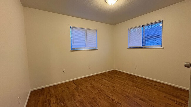 Building Photo - 2416 Queensbury Rd