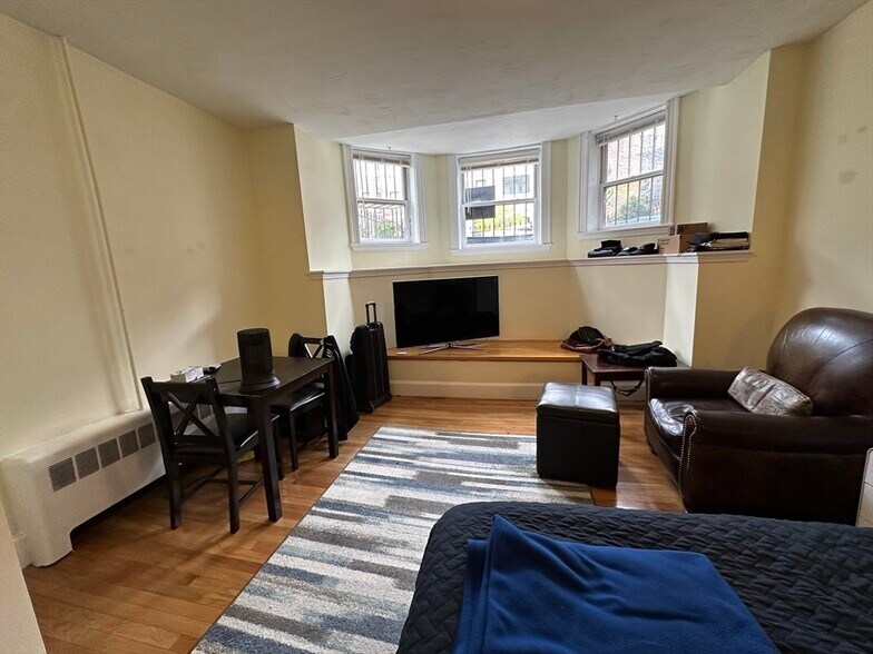 Primary Photo - 302 Marlborough St