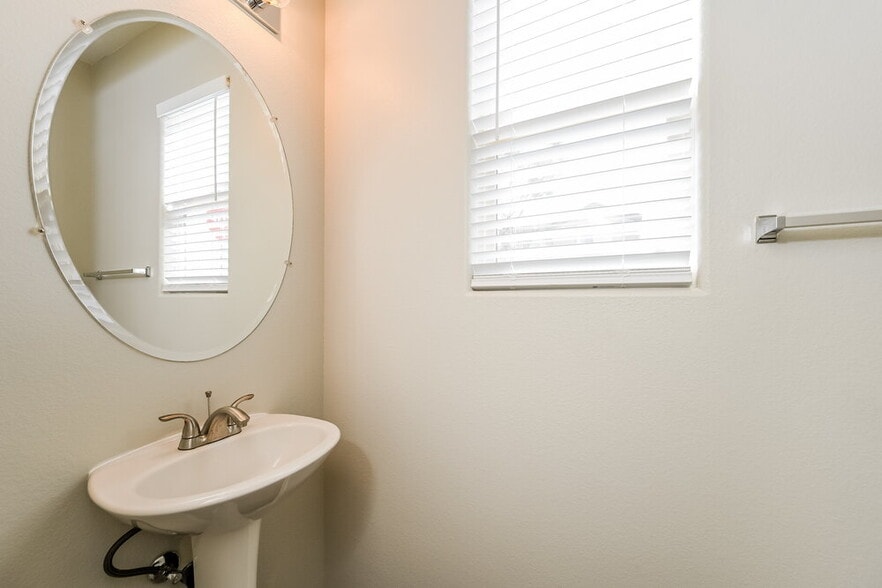 Building Photo - 6238 Borland Ct