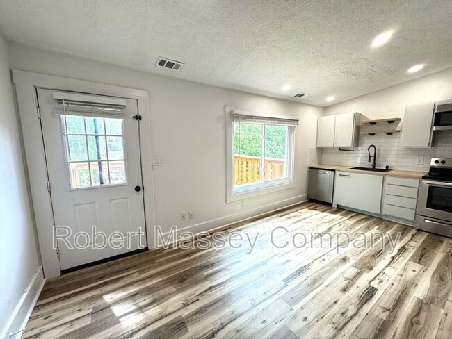 Building Photo - 1618 Ellwood Ave