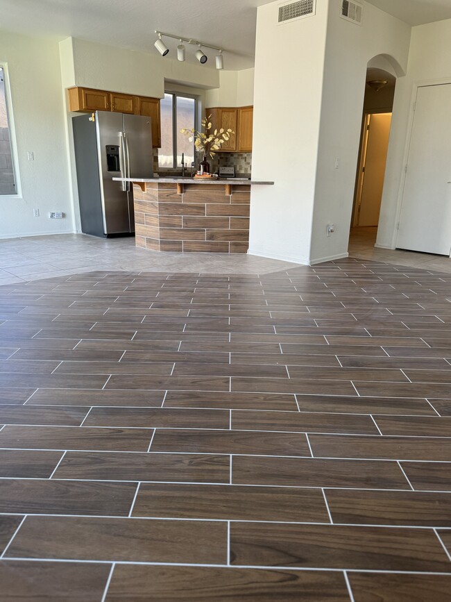 Building Photo - 3206 E Kristal Way