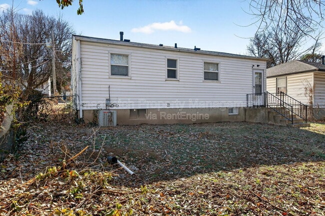 Building Photo - 207 Anistasia Dr