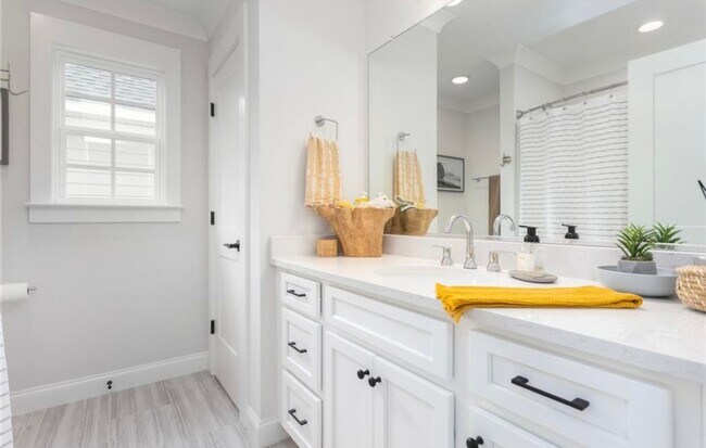 Building Photo - Modern 3-Bedroom, 3-Bath Home in Winston-Salem
