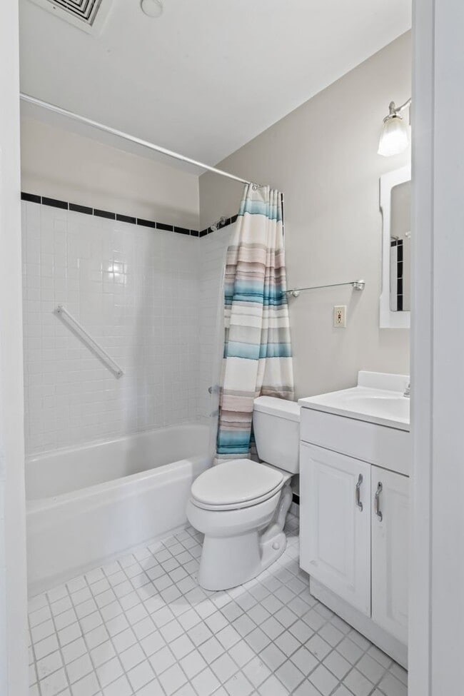Building Photo - Pet Friendly 3Bd/2Ba Single-Family Home