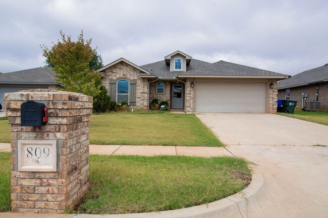 Primary Photo - A Charming 3BD/2BTH Retreat with Modern El...
