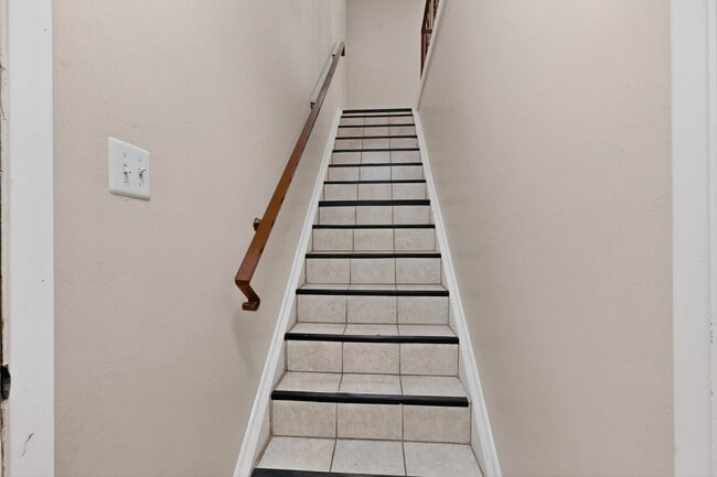 Building Photo - NE Affordable 2/BD 1/BA 1/CG 2nd Story NE Condo *The Pool is now Open*