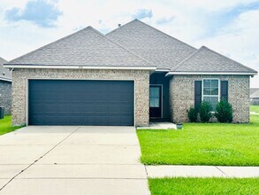 Building Photo - 3 bed 2 bath