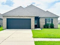 Building Photo - 3 bed 2 bath