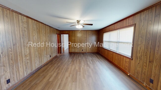 Building Photo - 107 Metcalf St