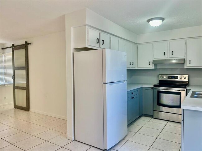 Primary Photo - 1121 SE 22nd Ave