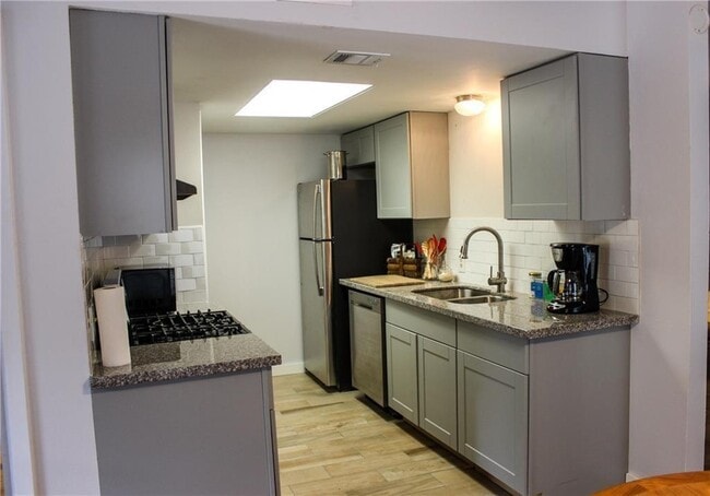 Building Photo - 3106 Catalina Dr
