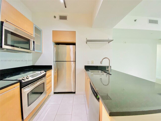 Building Photo - 950 Brickell Bay Dr