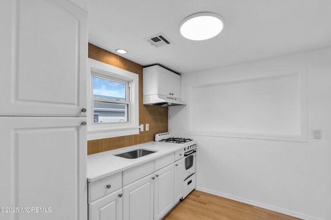 Building Photo - 1632 Farragut Ave