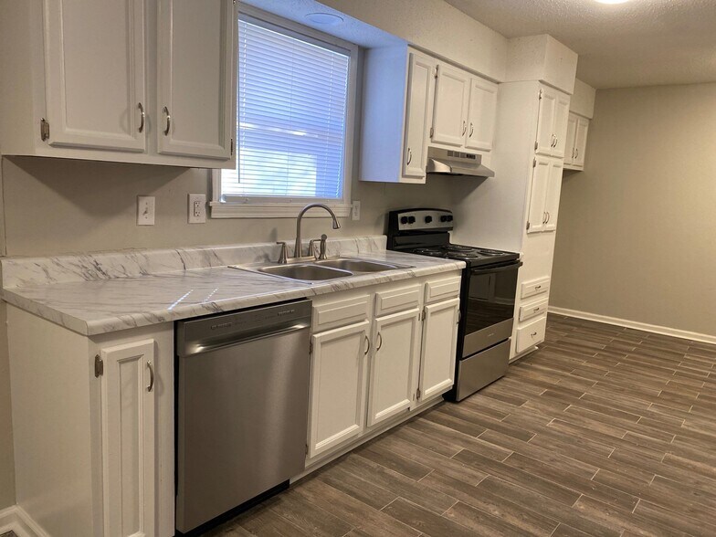 Building Photo - 70 Sweetbay Dr