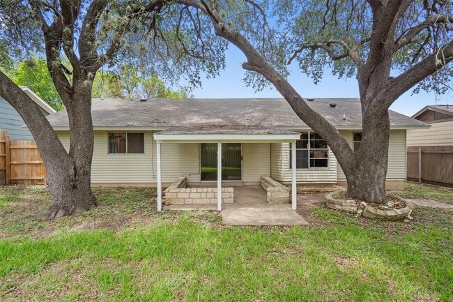 Building Photo - 703 Huntingdon Pl