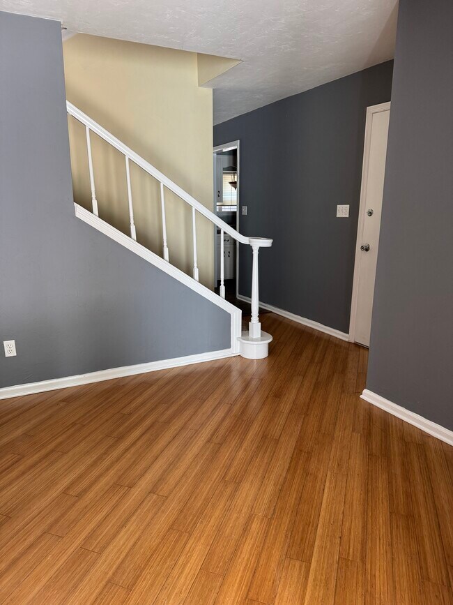 foyer / entrance - 494 Teal Ln