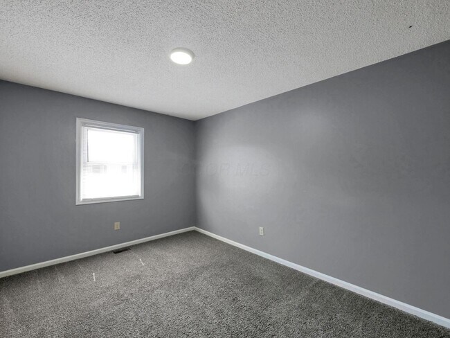 Building Photo - 175 Kraft Dr