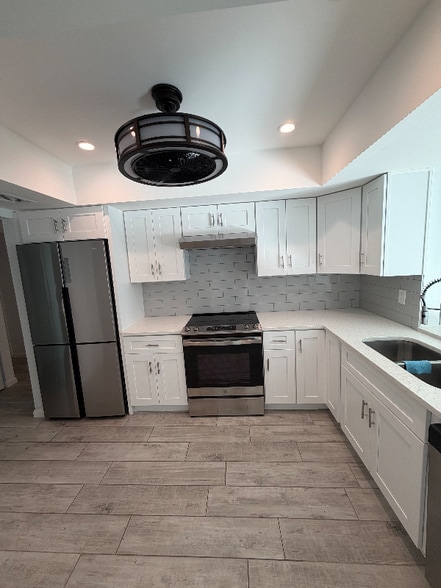 Building Photo - 5000 Ocean Beach Blvd