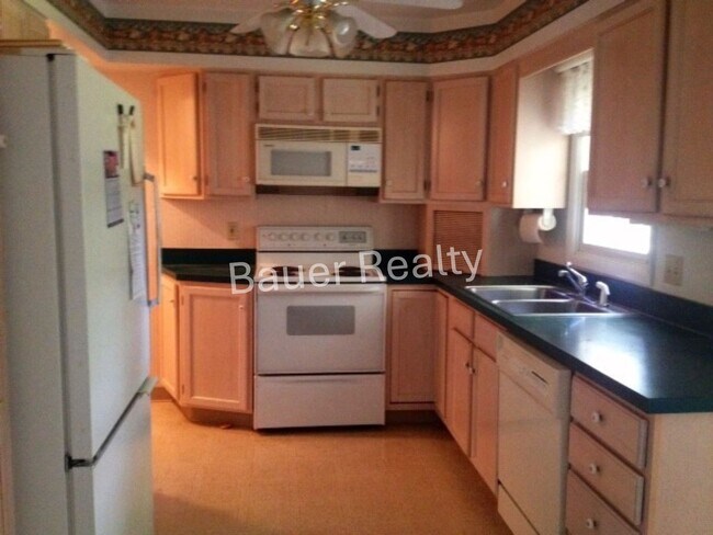 Building Photo - Three Bedroom, Southside Ashland