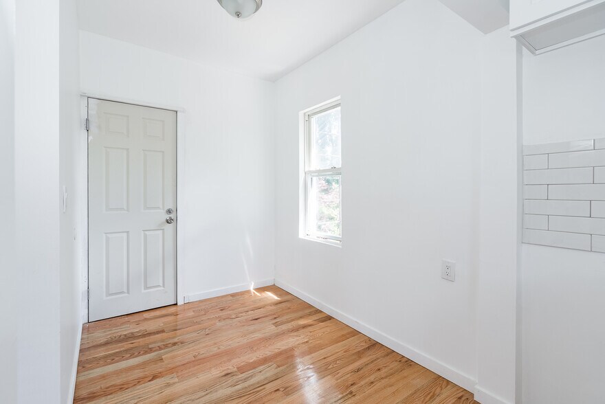 Building Photo - 832 Calhoun Ave
