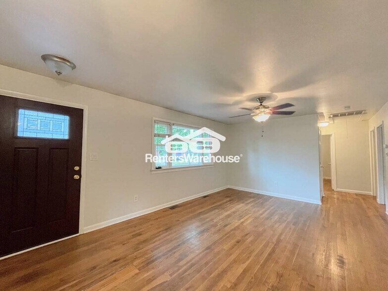 Building Photo - 531 Pagewood Dr
