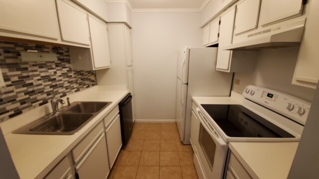 + - 6135 Knoll Wood Rd