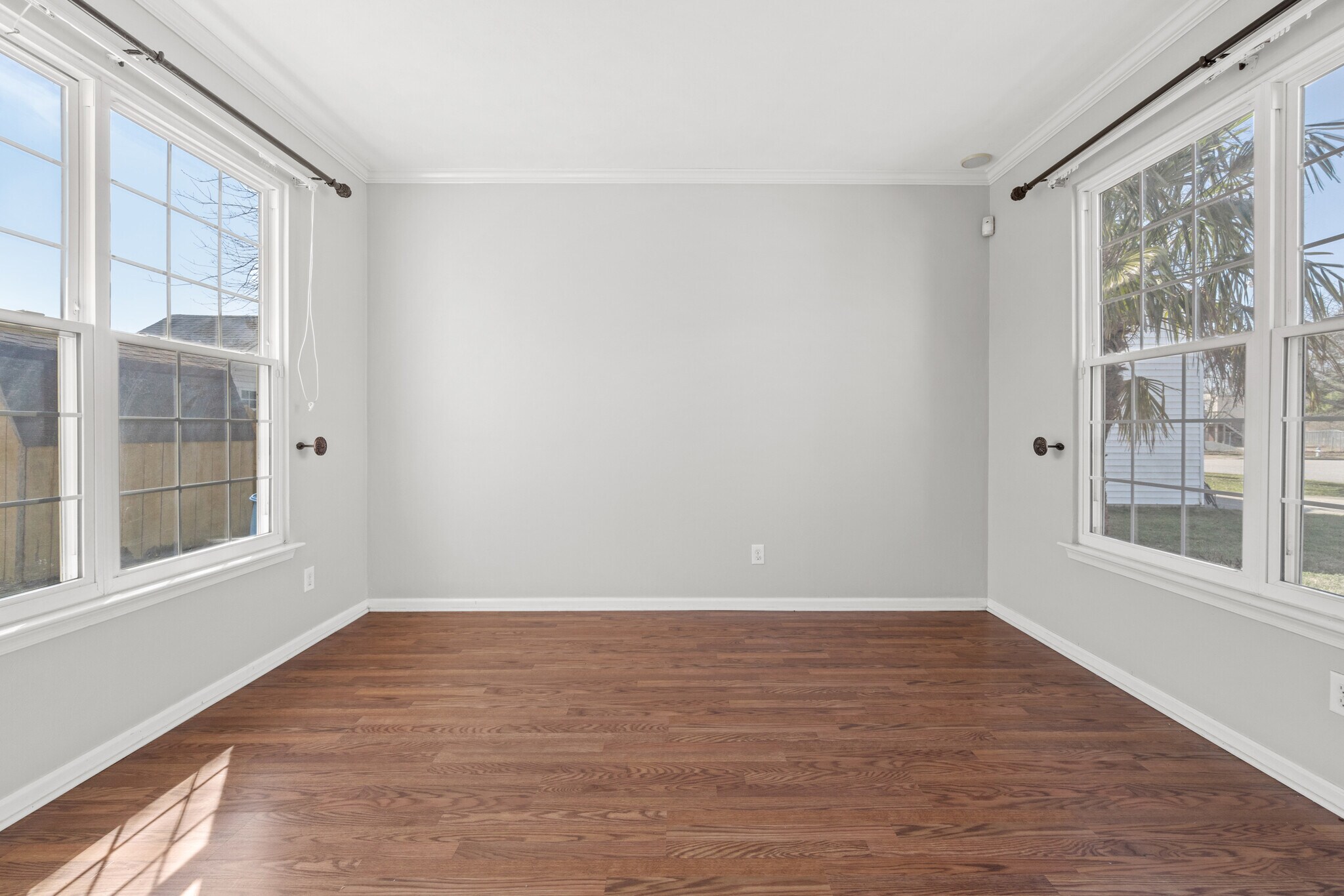 Building Photo - 305 Hidden Falls Ct