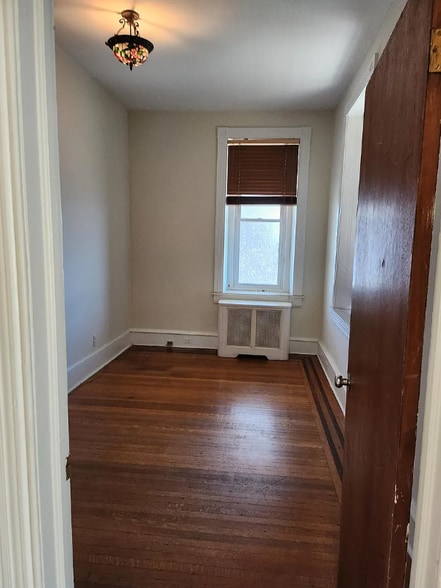 Building Photo - 163 Sumac St
